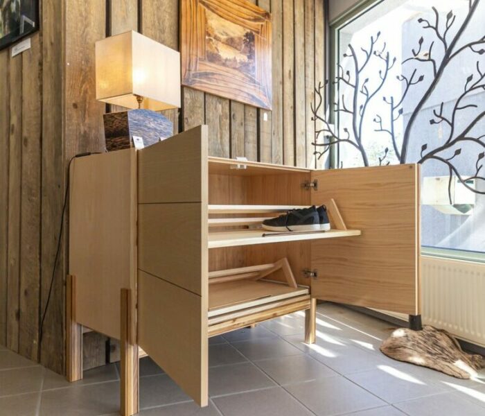 Commode à chaussure - shoe dresser