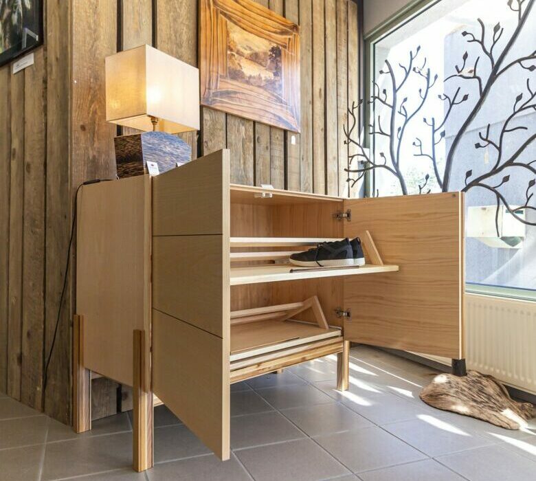 Commode à chaussure - shoe dresser